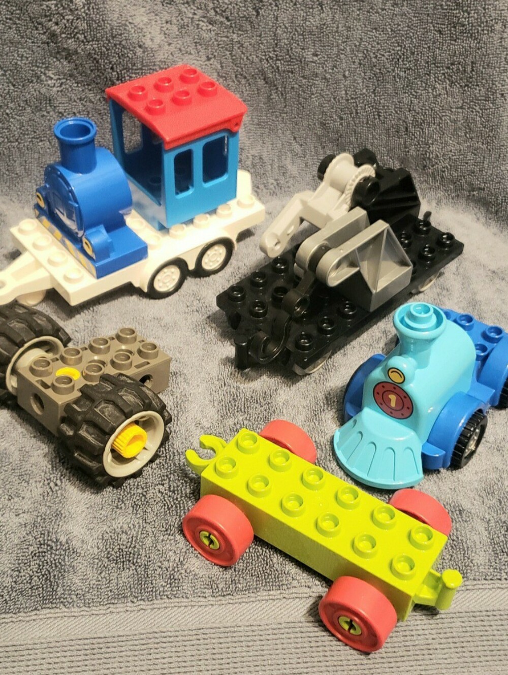 Lego Duplo Lot Of 5 Changeable Cars Wheel Bases Pieces